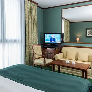 4* מלון Leonardo Center
